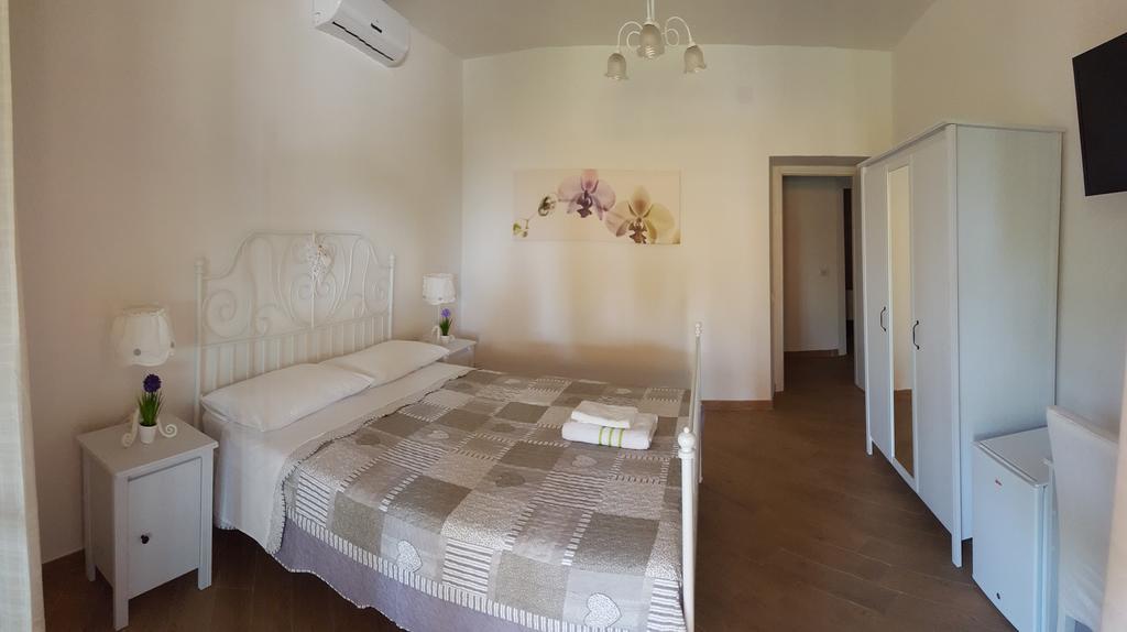 Bed And Breakfast La Corte Degli Ulivi Civitavecchia Room photo
