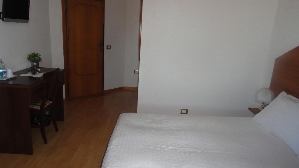 Bed And Breakfast La Corte Degli Ulivi Civitavecchia Room photo